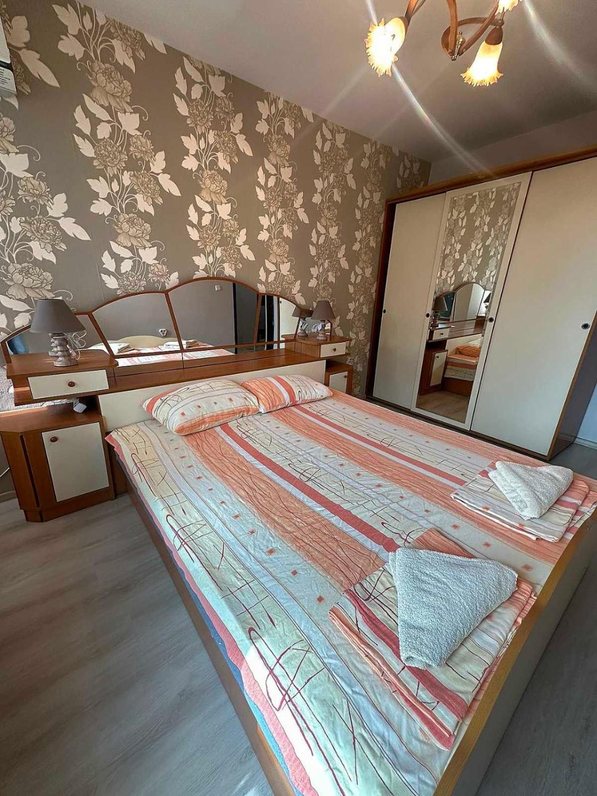 Lux Apartment Sisi Burgas Exteriör bild