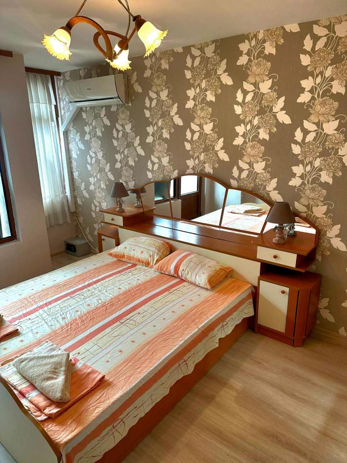 Lux Apartment Sisi Burgas Exteriör bild