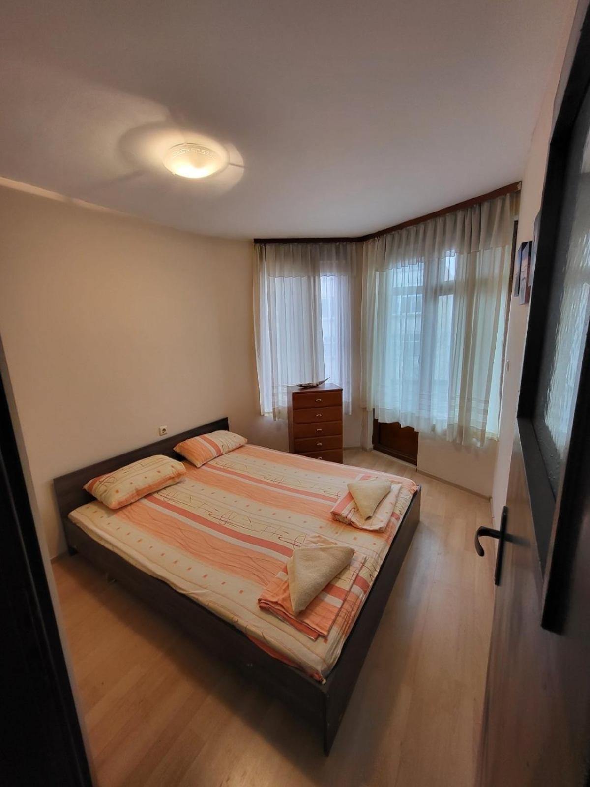 Lux Apartment Sisi Burgas Exteriör bild